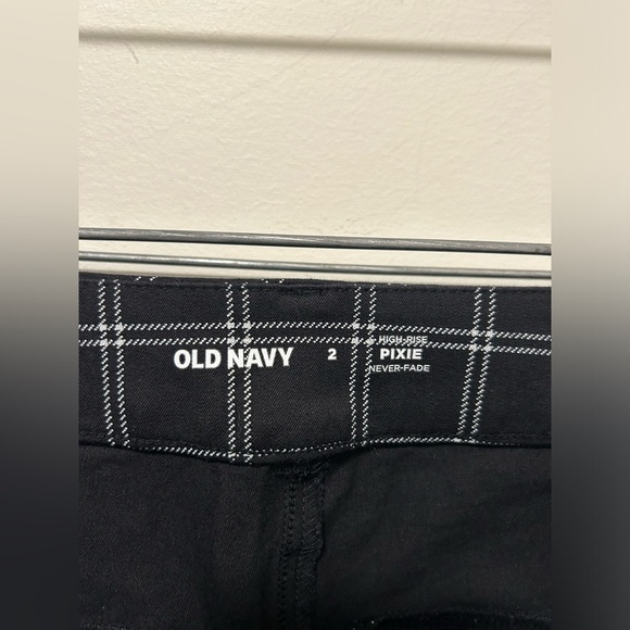 size 2 black and white checkers old navy pants! - Picture 3 of 3
